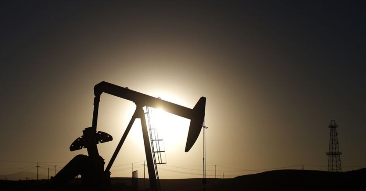 UEA, küresel petrol talebi tahminini yükseltti