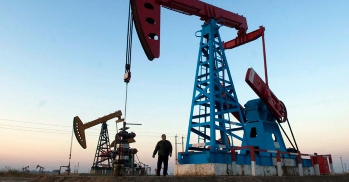 UEA, petrol talebi tahminini günlük 200 bin varil artırdı